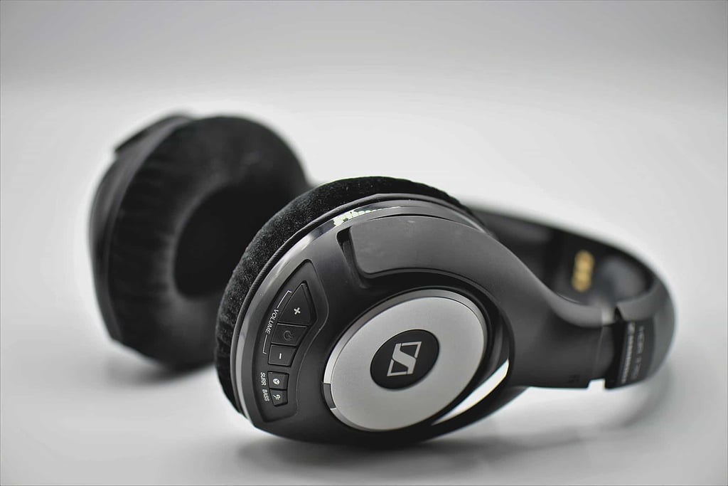 Online Breathwork Teacher Training headphones 3683983 1920