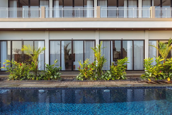 Deluxe-Pool-View-Room-15