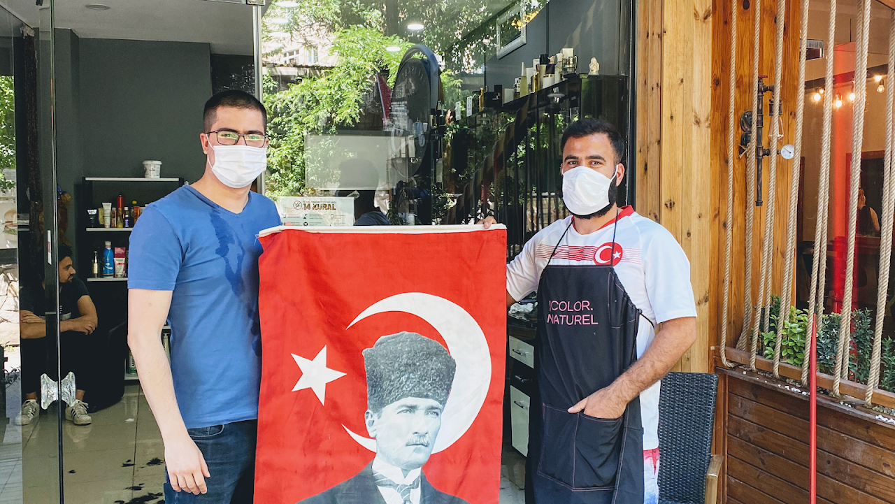 Özgür Erkek Kuaförü.