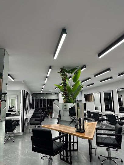 Staff Hair Studio | İstanbul - Maltepe Bayan Kuaförü | Saç Kesimi - Ombre - Sombre
