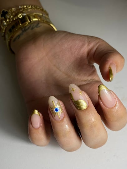 Mezzaluna beauty protez tırnak