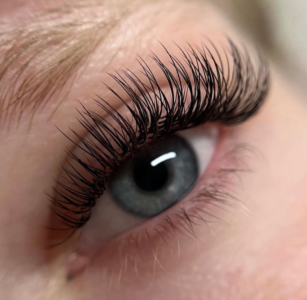 SARA Studio lashes & brows