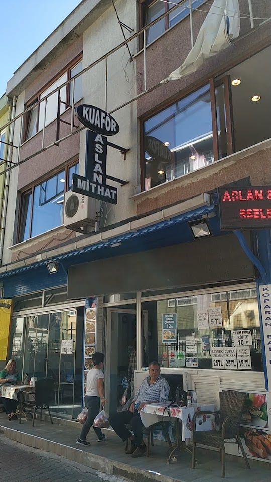 ASLAN MİTHAT KUAFÖR