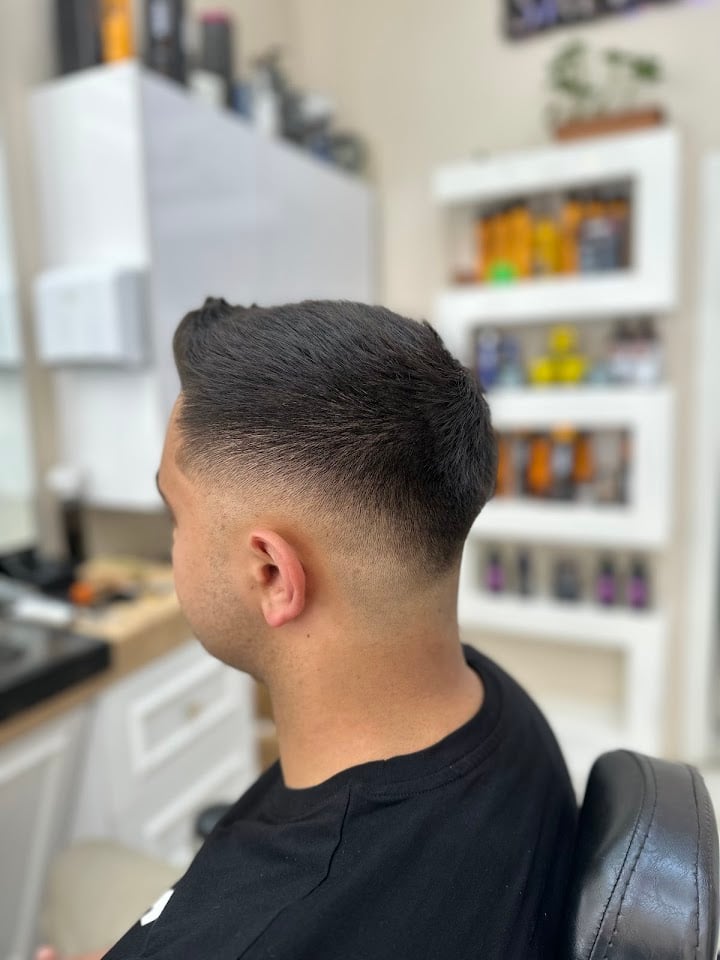 SALOON LOOK & STYLE