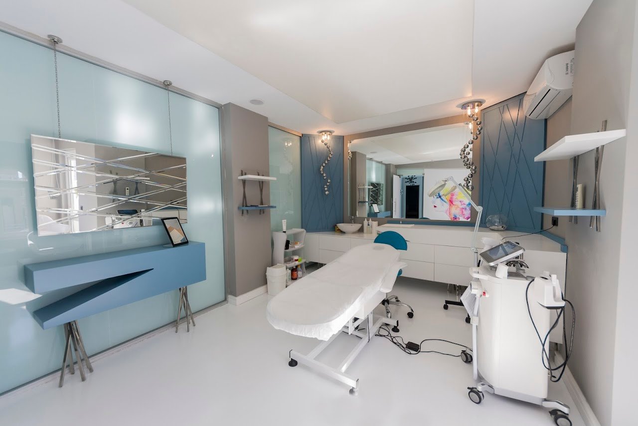 Op.Dr. A. Hakan Ölmeztürk | Plastik Cerrah | Burun Estetiği | Liposuction | Göğüs Estetiği