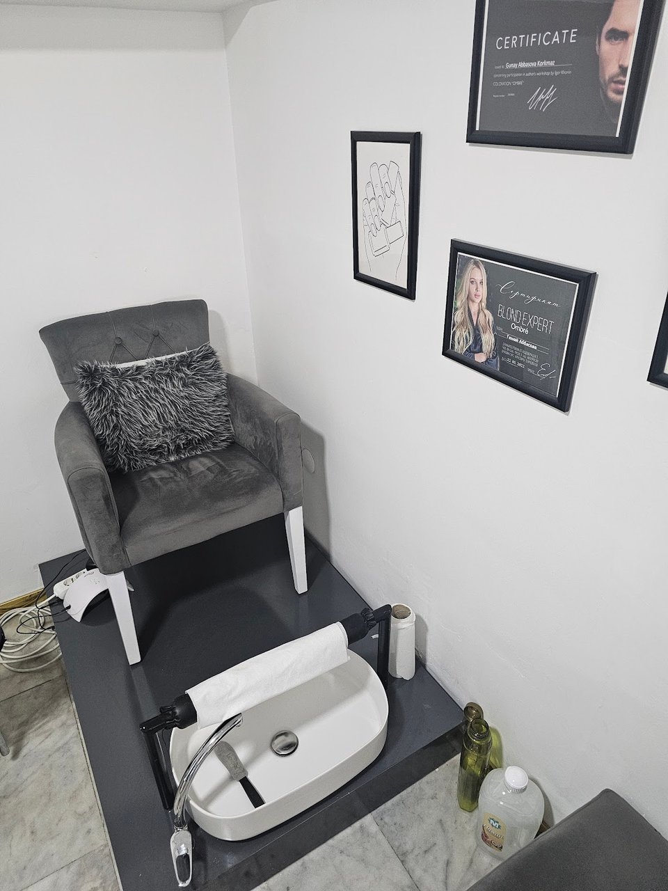 Izmir Manikür Pedikür Tırnak Salonu - Nail Art Studio - Kalıcı oje, Tırnak Güçle
