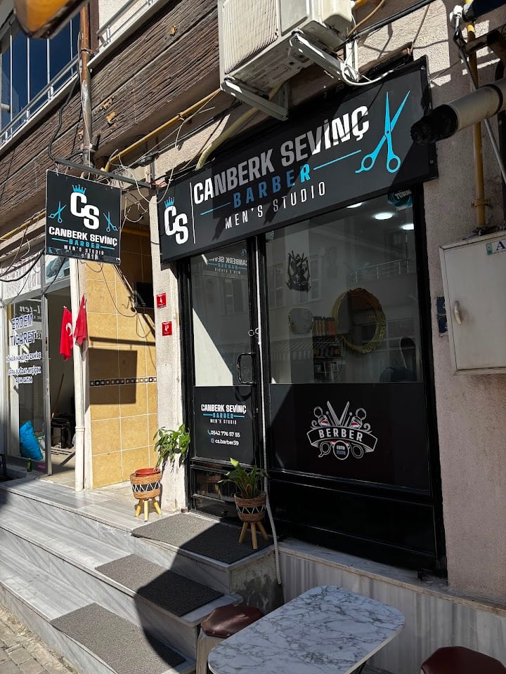 Canberk Sevinç barber mens studio