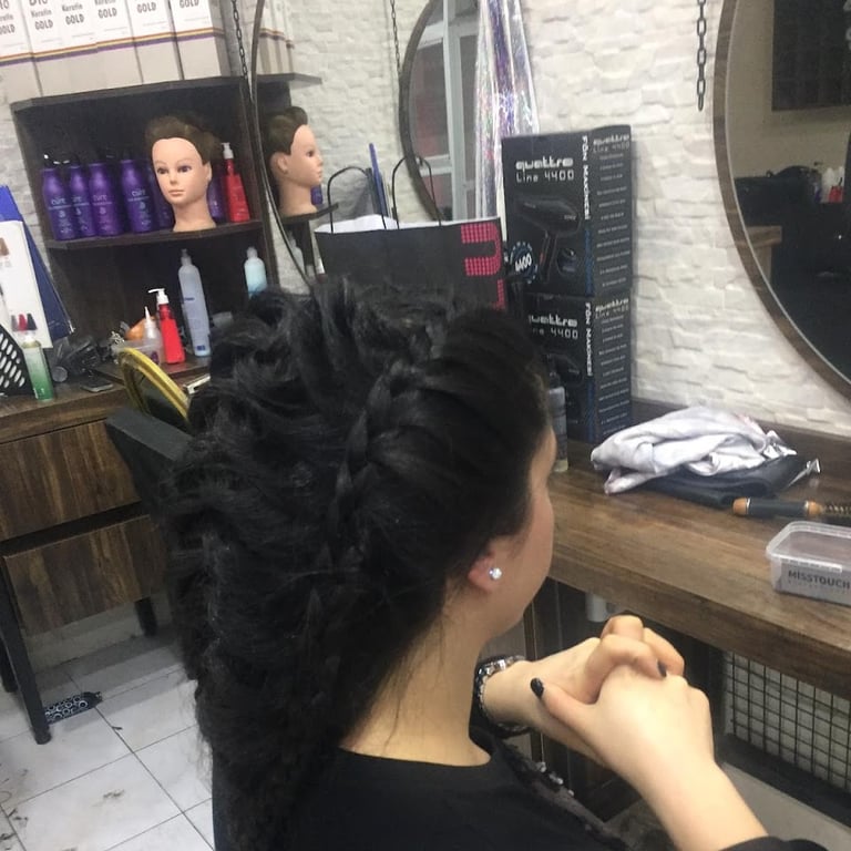 Ümit Kural saç tasarım ve güzellik merkezi