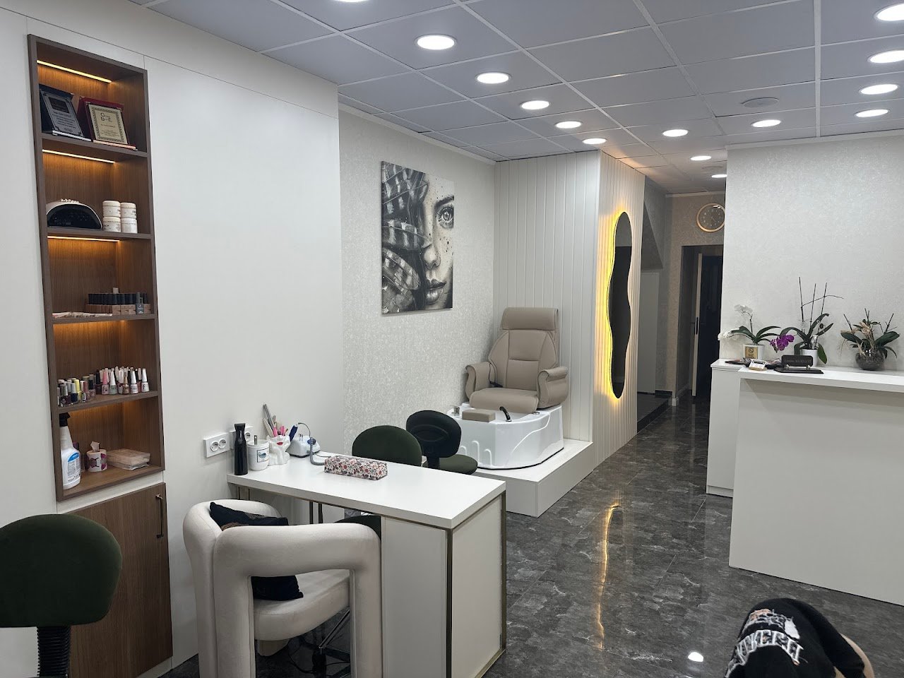 EMİNE KERELTİ GÜZELLİK SALONU