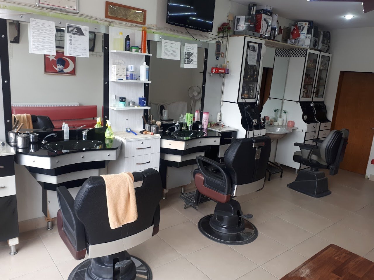 Manolya Erkek Kuaförü Salonu Serkan