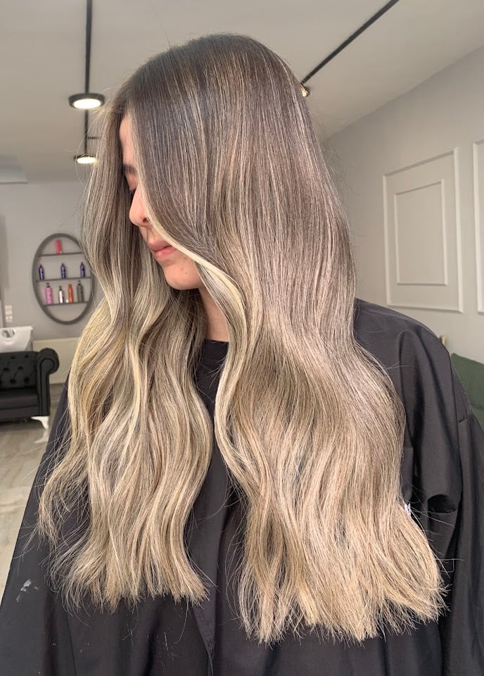SALON AURA