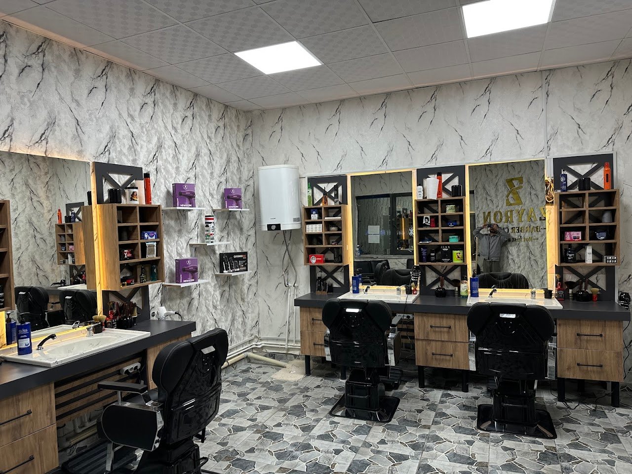 Zayron Barber Clup