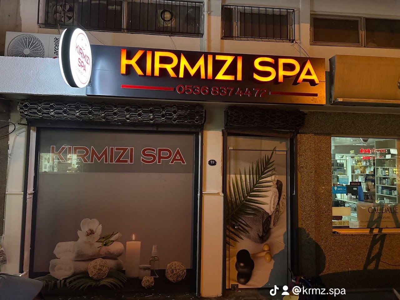 Kırmızı Spa Masaj Salonu