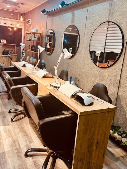 Naura Beauty | İzmir Buca | Protez Tırnak Kalıcı Oje Nailart Studio