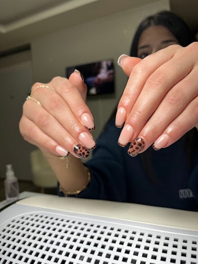 İrem Yazıcıoğlu nail studio