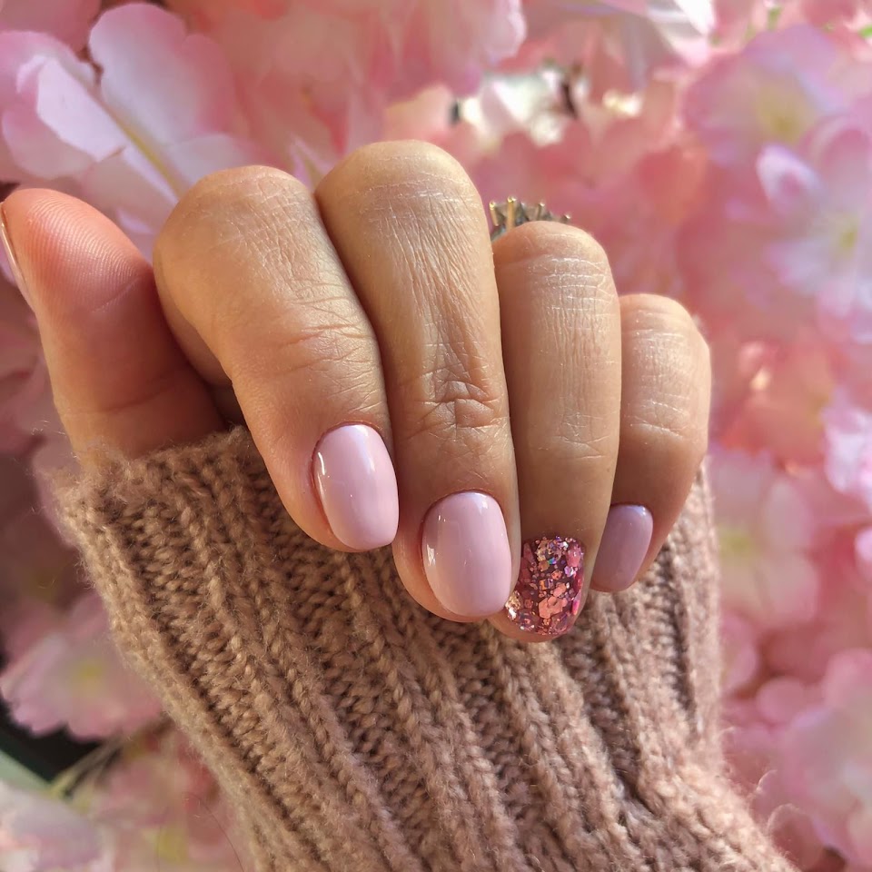 Nail & More