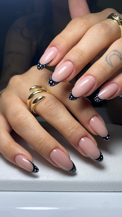 Misha Beauty Studio | Bakırköy Protez Tırnak & Rus Manikürü