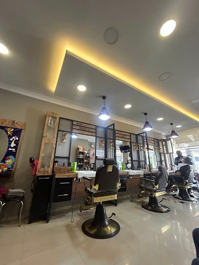 SALON ÖZGÜR'CE