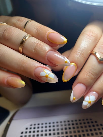 Zeyn Nails and Make up Beauty