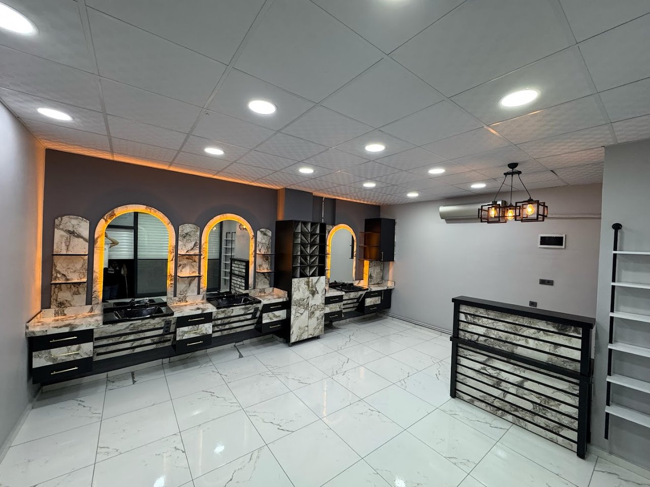 SALON BLACK BERBER & SHOP