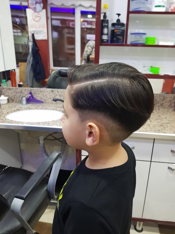 ÇELİKLİ ERKEK KUAFÖRÜ