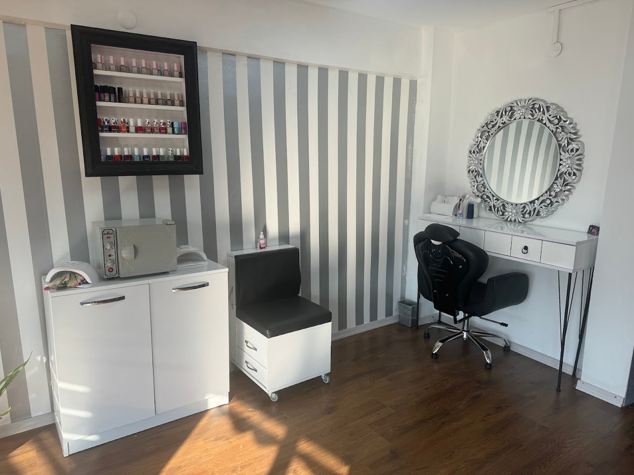 Ümran Beauty Bakırköy Manikür Pedikür Ağda Salonu