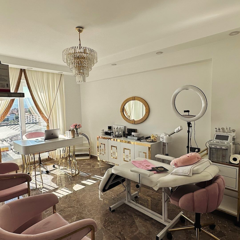 HS QUEEN BEAUTY & Esthetician Center