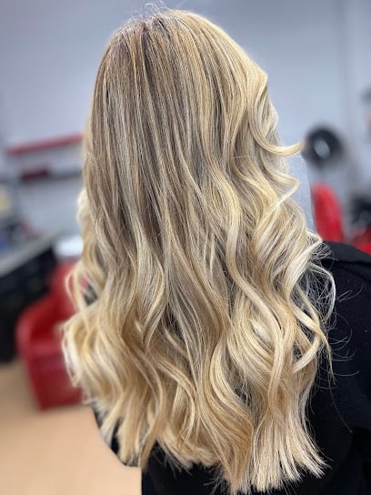 Salon Esse Bayan Kuaförü Mikro Kaynak Ve Ombre Merkezi