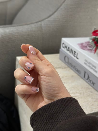 LILY NAIL ART
