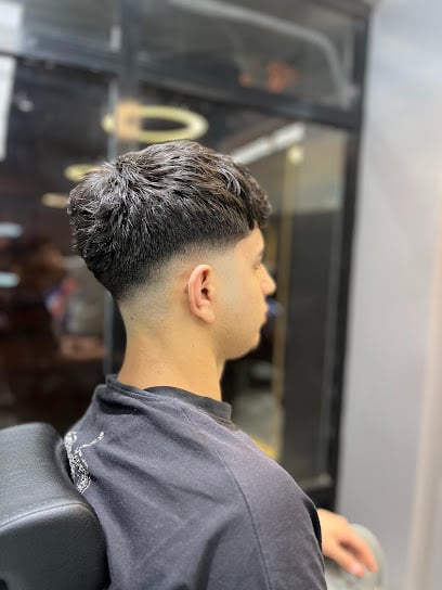 GENTLEMEN’S BARBER SHOP