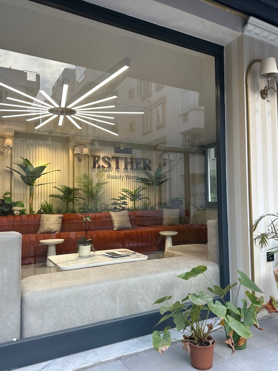 Esther Beauty World | İpek Kirpik, Lazer Epilasyon, Microblading, Kaş Tasarımı v