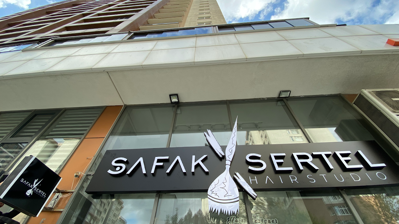 ŞAFAK SERTEL HAİR STUDİO