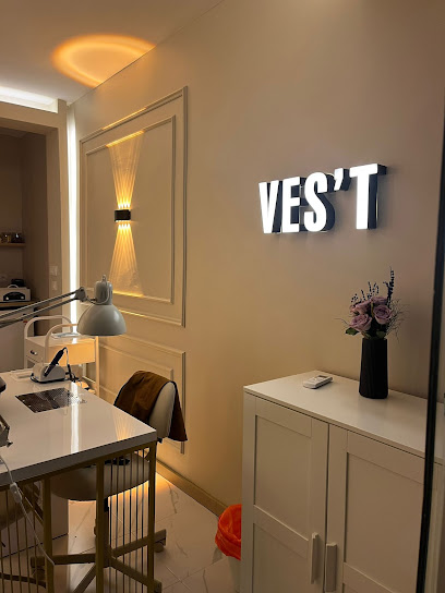 VES'T Nail Studio