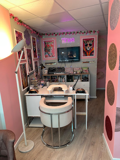 İzmir Tinka Protez Tırnak - Gaziemir Protez Tırnak Salonu - Jel Tırnak - Kalıcı Oje - Nail Art