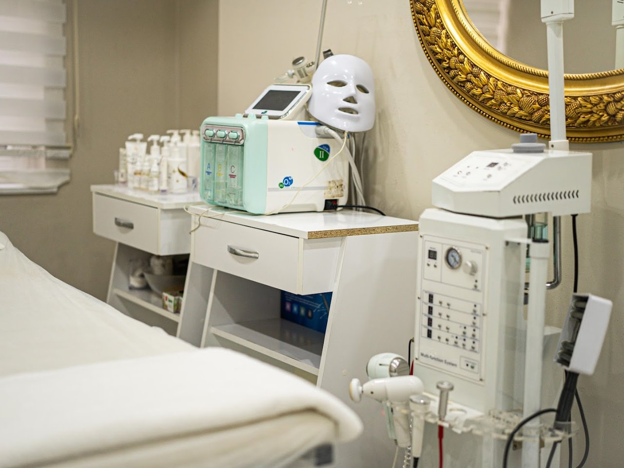 Ares Ecel Luxe Beauty Center