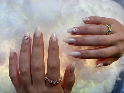 Bakırköy protez tırnak Meon Nail Studio