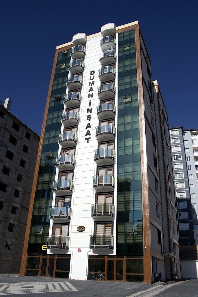 Moonday Hotel