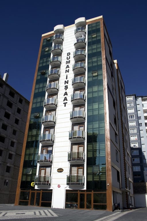 Moonday Hotel