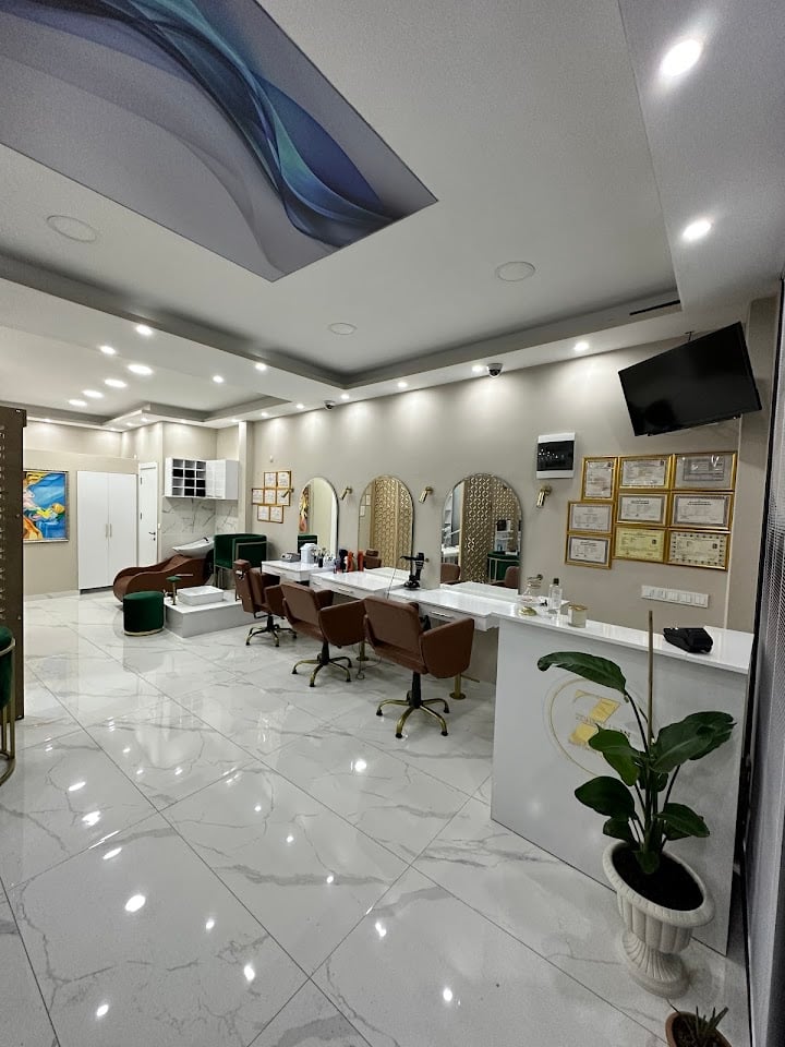 Zümrüt Uyan Beauty Center