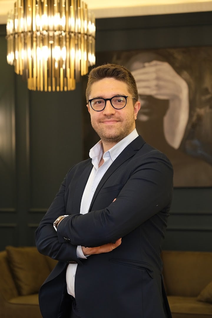 Plastic Surgeon in Istanbul Turkey Dr. Erman Ak Facelift Breast Augmentation Neck Lift Abdominoplasty Liposuction