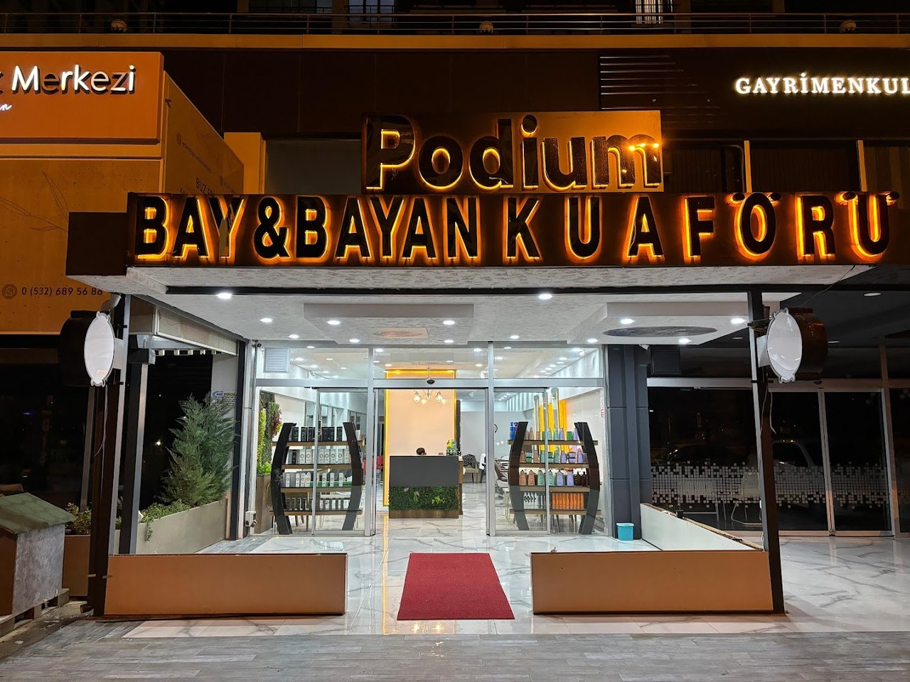 Podium Hair Club & Güzellik Merkezi (Bay & Bayan Kuaför Çocuk Berberi)