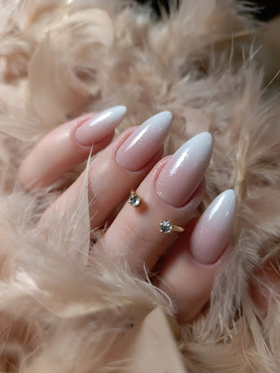 Tuğçe Apak Nail Center İpek kirpik Protez Tırnak Nailart Manikür Pedikür Kalıcı Oje