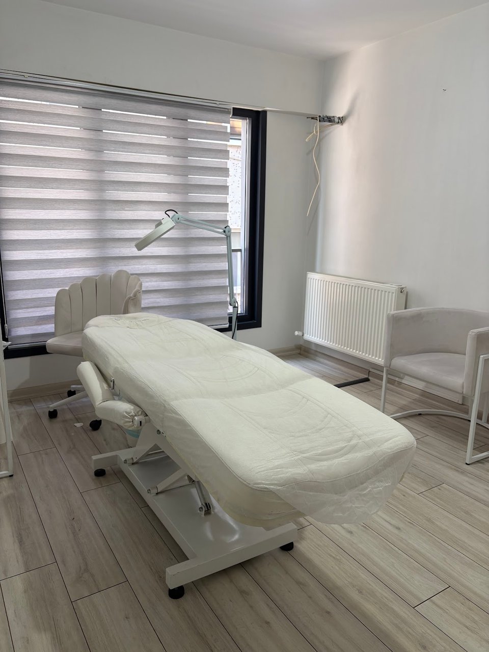 Esra Keskin Cilt Bakım Merkezi / Ataşehir Akne Tedavisi / Hydrafacial / TMC / An