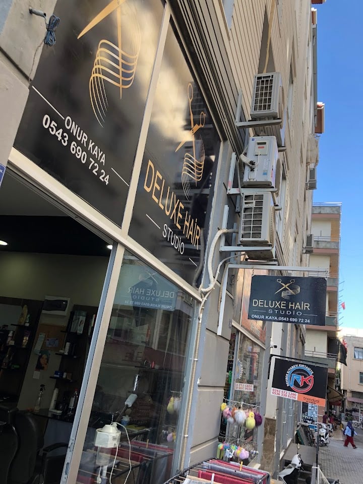 Deluxe hair studio