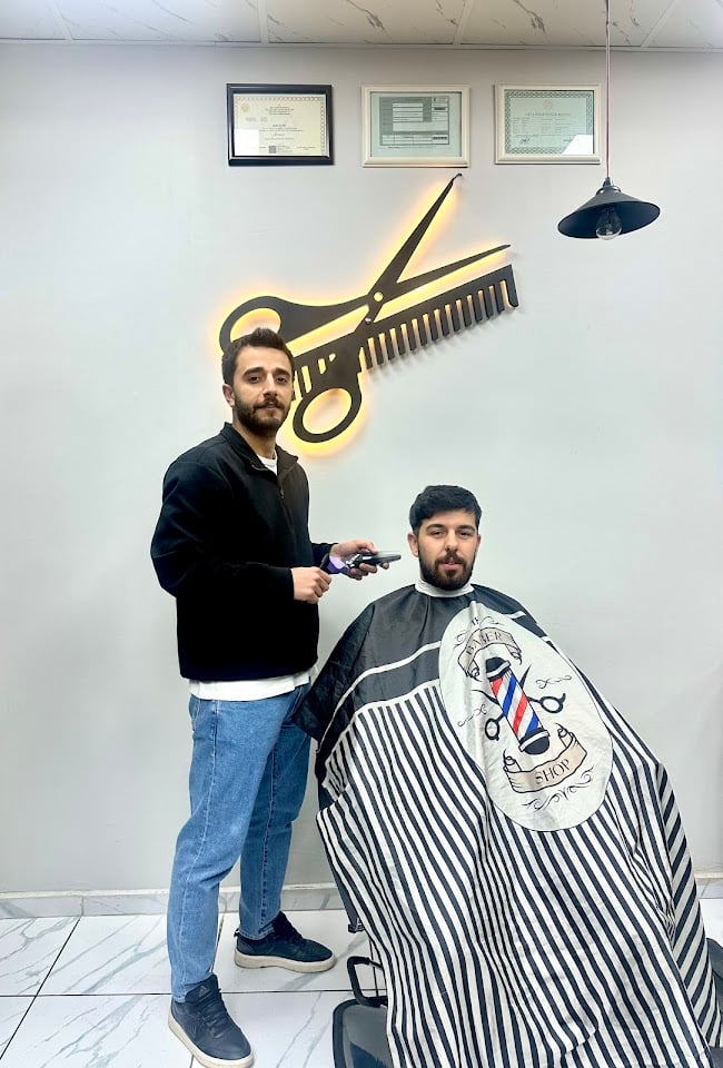 Halit Kurt Barber
