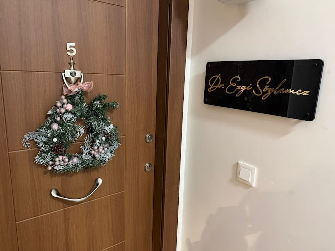 Dr. Ezgi Söylemez / Botox / Dolgu / Mezoterapi / Cilt bakımı