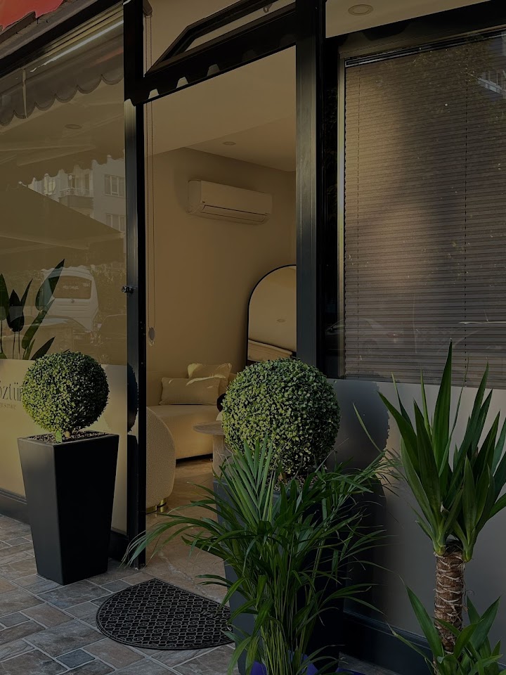 Damla Öztürk Care Nail Design Service