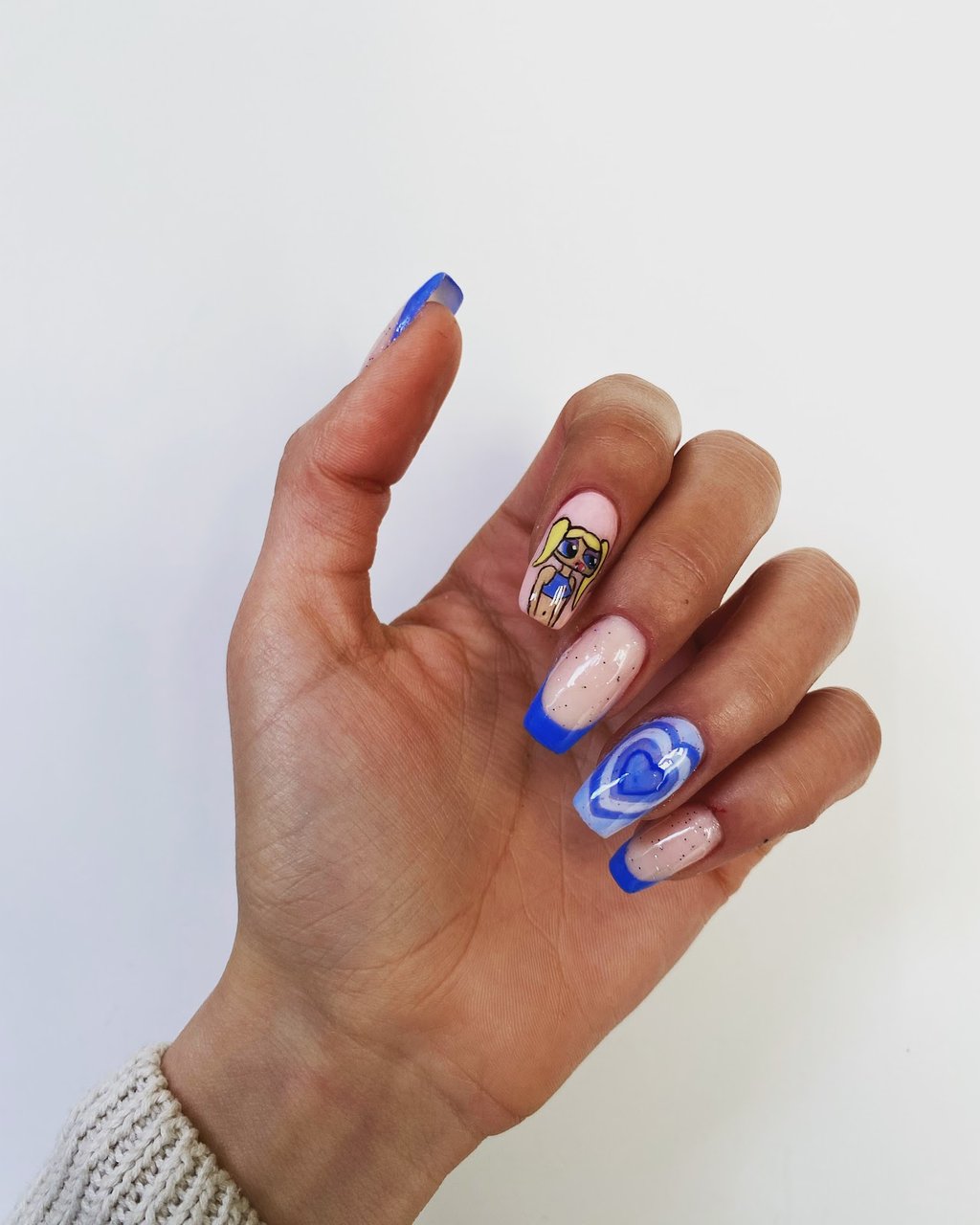 Ela Kırmızı Nail Studio