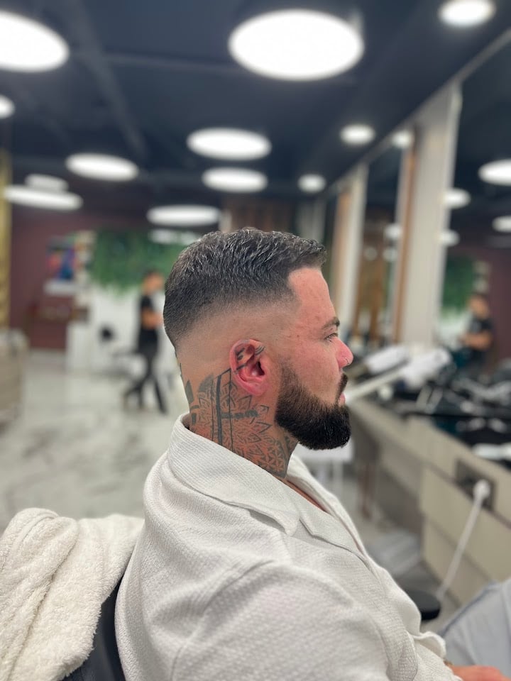 Tahir Koç barber shop yedi mavi