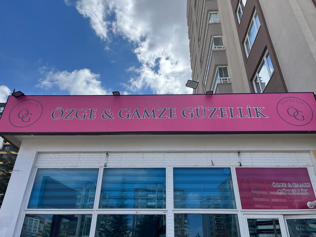 ÖZGE & GAMZE GÜZELLİK